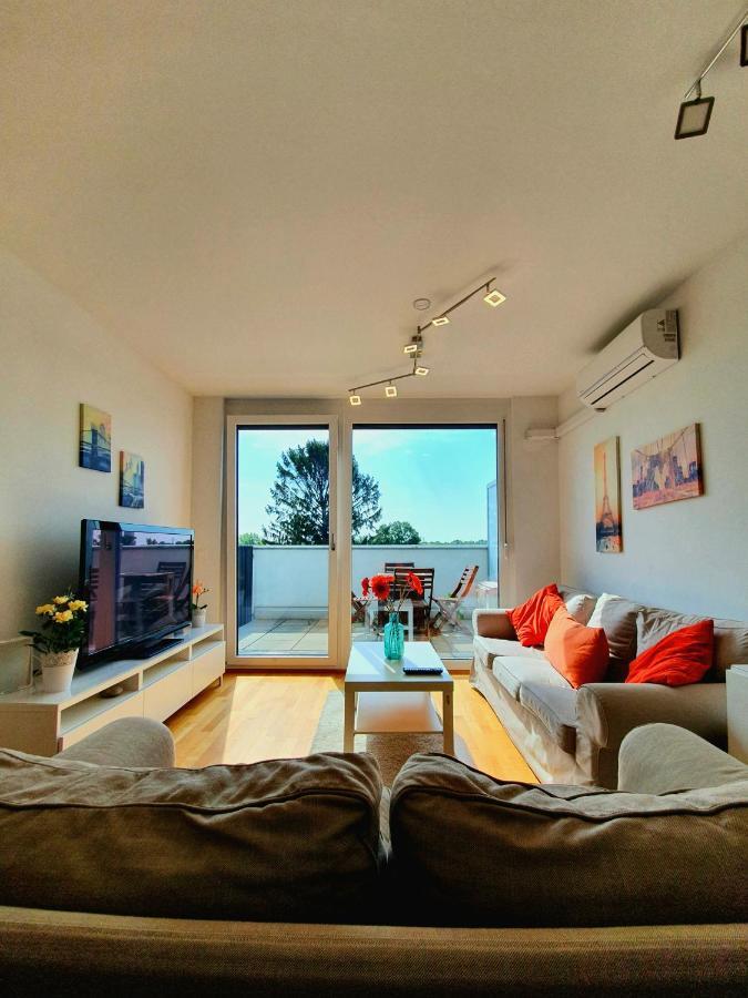 Near Lake Two Bedroom Fully Furnished Apartment ウィーン エクステリア 写真